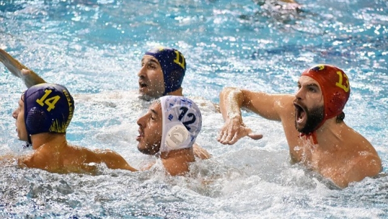 Ο Σολανάκης με το σκουφάκι του Απόλλωνα Σμύρνης