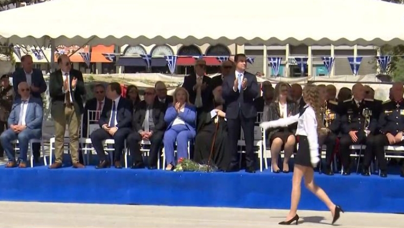 Δεν πήγε στην παρέλαση η Παπακώστα μετά την αντίδραση οικογένειας θυμάτων στα Τέμπη (vid)