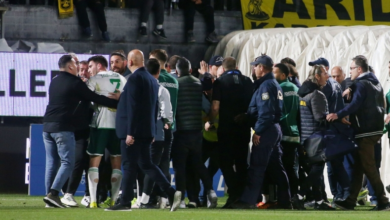 Αρης - Παναθηναϊκός: Εξαλλος με τη διαιτησία στο ημίχρονο ο Ιωαννίδης, παράπονα στο διαιτητή και διάλογο με Μάντζιο, Καρυπίδη