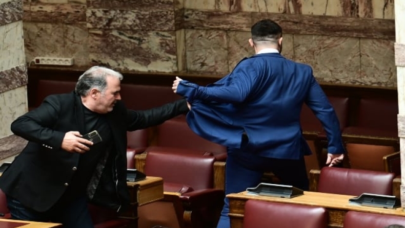 Εκφράσεις πεζοδρομίου στην Βουλή πριν το ξύλο: «Εσένα, την μανούλα θα την γ@μ!σ@»