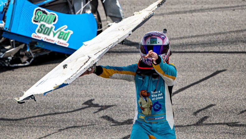 NASCAR - Οδηγός ξήλωσε και πέταξε προφυλακτήρα σε αντίπαλό του (vid)