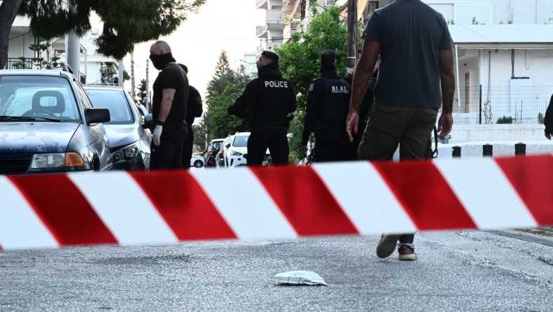 Γλυφάδα: «Βοήθεια την σκοτώνει» φώναζε γείτονας, με μελανιές βρέθηκε η σύζυγός του αυτόχειρα