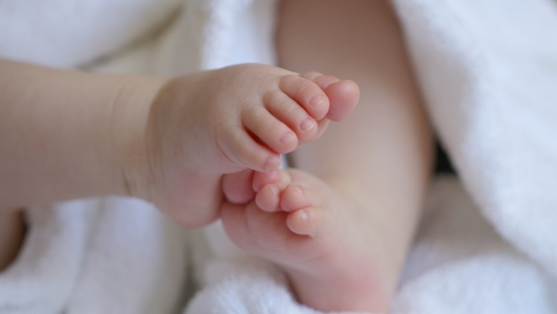 «Σημάδια σεξουαλικής κακοποίησης, εκδορές και εκχυμώσεις έχει το βρέφος που βρέθηκε νεκρό στην Κω»