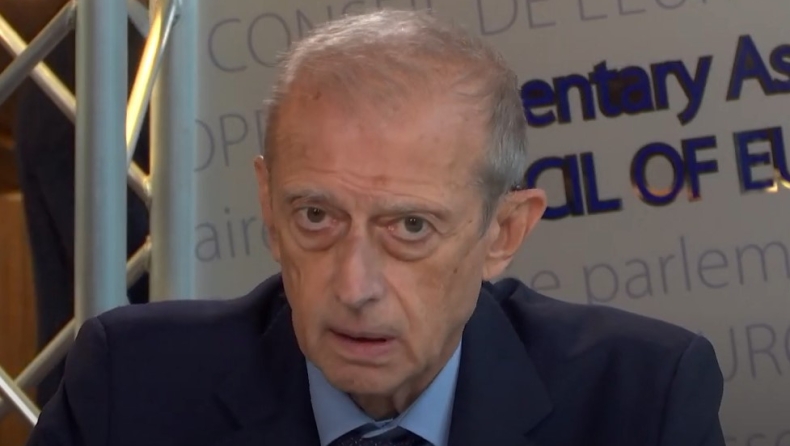 Ιταλός βουλευτής πήρε άρωμα από Duty Free αεροδρομίου και έφυγε χωρίς να πληρώσει