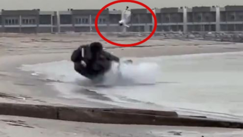 Έκανε μπαντιλίκια στην παραλία και εκσφενδονίστηκε από το τζιπ όταν αυτό ανετράπη (vid)