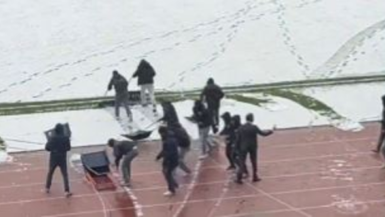 Ζυρίχη: Οι οπαδοί πήραν φτυάρια και καθάρισαν το γήπεδο από το χιόνι!