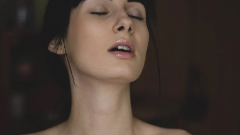 Διαγνωσμένη νυμφομανής αποκαλύπτει τη σοκαριστική και δύσκολη καθημερινότητα με την σπάνια πάθηση της