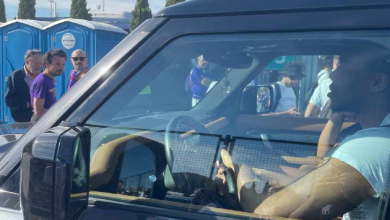 Τελικός Conference League: «Τετ-α-τετ» των οπαδών της Φιορεντίνα με τον Αντετοκούνμπο έξω από το ΟΑΚΑ