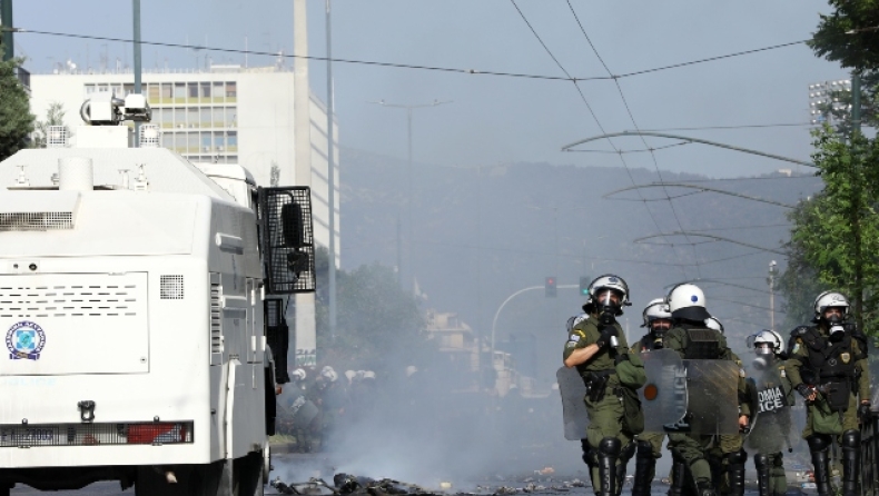 Επεισόδια και χημικά μετά το συλλαλητήριο για την αλλαγή ιδιοκτησίας στον Παναθηναϊκό: Δέκα προσαγωγές από την αστυνομία (vid) 