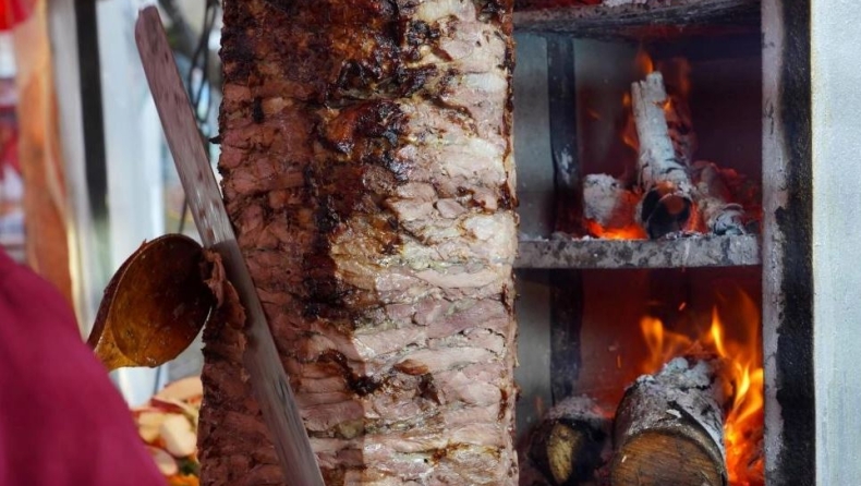 Σουβλάκια: «Πόλεμος» για το κεμπάπ, τι συμβαίνει με το... ντονέρ της έριδος