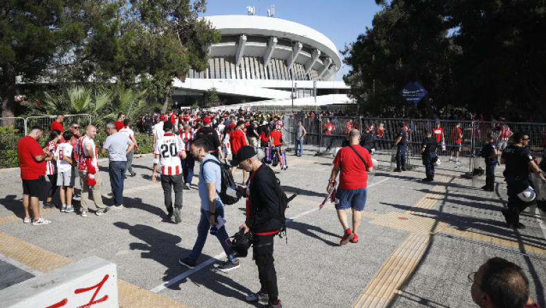 Ολυμπιακός - Φιορεντίνα, video: Πανζουρλισμός στο ΣΕΦ από οπαδούς των Πειραιωτών