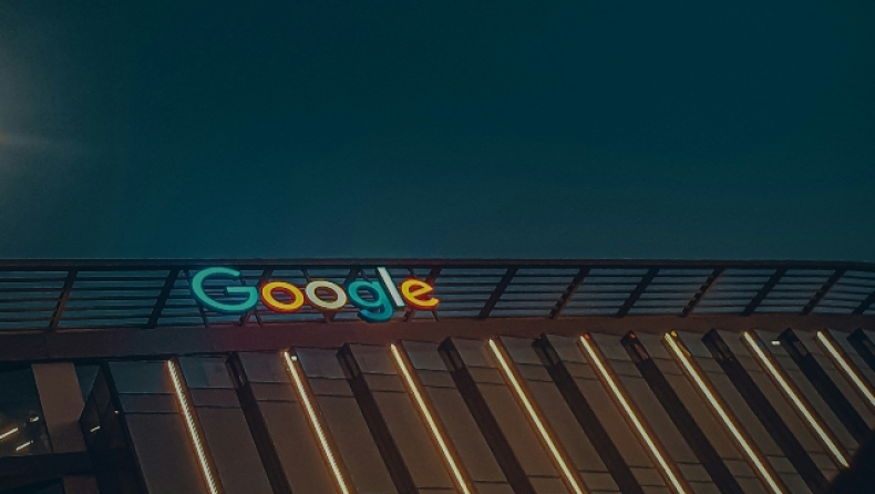 «Η Google καταγράφει αθόρυβα τη φωνή σας»: Έντονη ανησυχία για την κρυφή λειτουργία του τεχνολογικού γίγαντα 