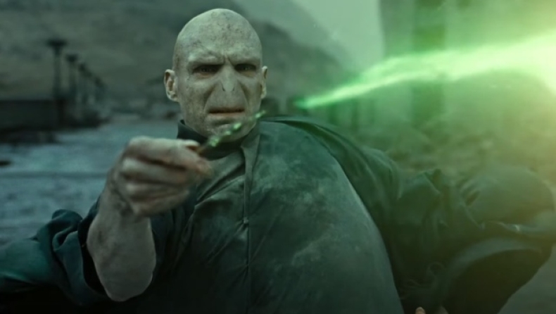 Οι φανατικοί του Χάρι Πότερ έπαθαν «πλάκα» όταν ανακάλυψαν το όνομα του Βόλντεμορτ στις μεταφράσεις των βιβλίων: Πώς αποκαλούν τον Λόρδο στην Ελλάδα