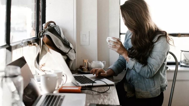 Γιατί μας νοιάζει τόσο το αν θα μας «μαλώσουν» στη δουλειά;