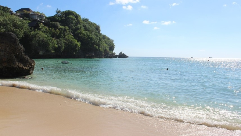 Έξι παραλίες κοντά στην Αθήνα για να νιώσετε σαν σε νησί