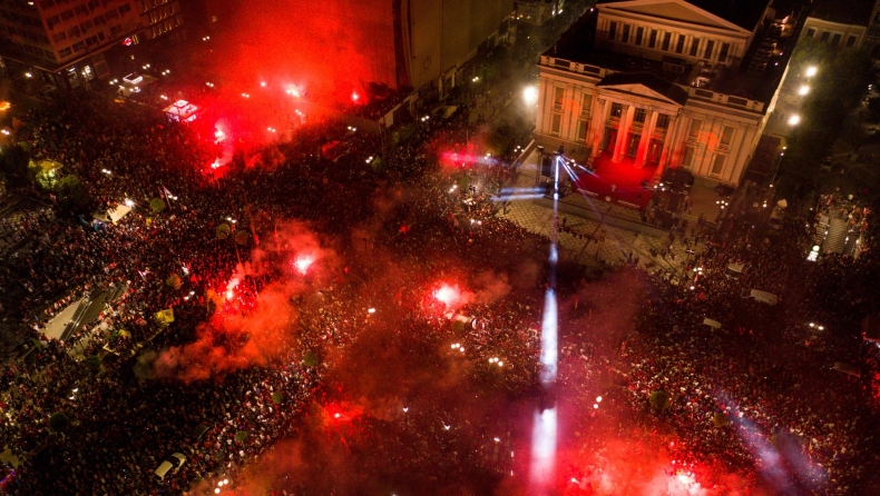 Video από ψηλά: Ανατριχίλα, τι συνέβη στον Πειραιά όταν σκόραρε ο Ελ Καμπί 