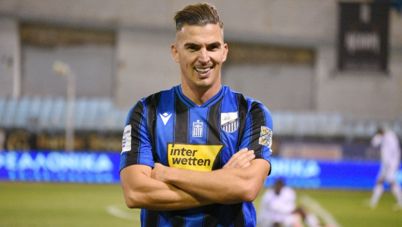 Ο Καρλίτος με τη φανέλα της Λαμίας