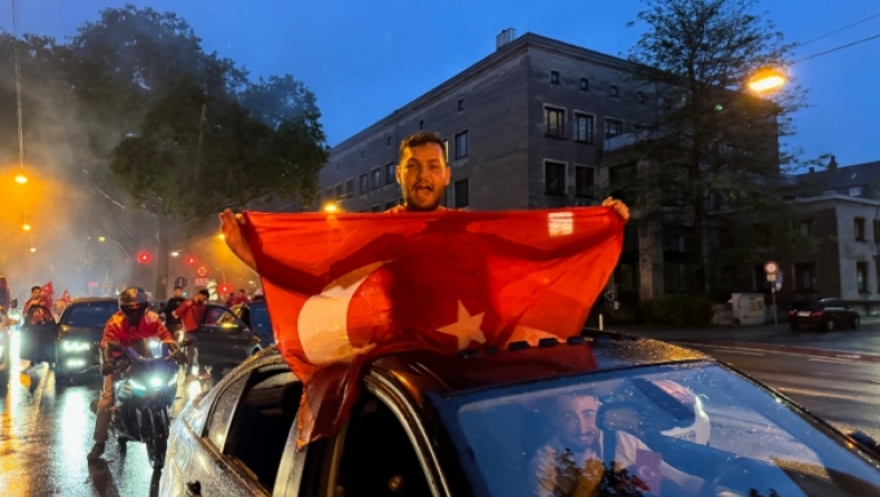 Το Gazzetta στο EURO 2024: Οι Τούρκοι δεν σταματούν να αποθεώνουν τον Μπακασέτα σε κάθε ευκαιρία! (vid)