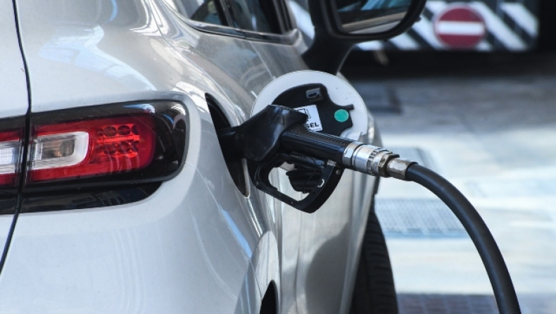 Ολική καταστροφή σε βενζινάδικο στην Αργυρούπολη: Άγνωστοι το έλουσαν με βενζίνη και το έκαψαν (vid)