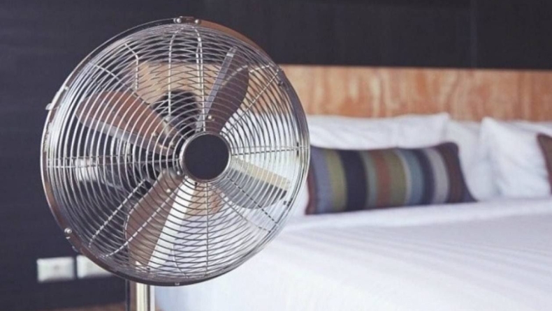 Κοιμάσαι με ανεμιστήρα; Η παγίδα που μπορεί να επηρεάσει την υγεία σου
