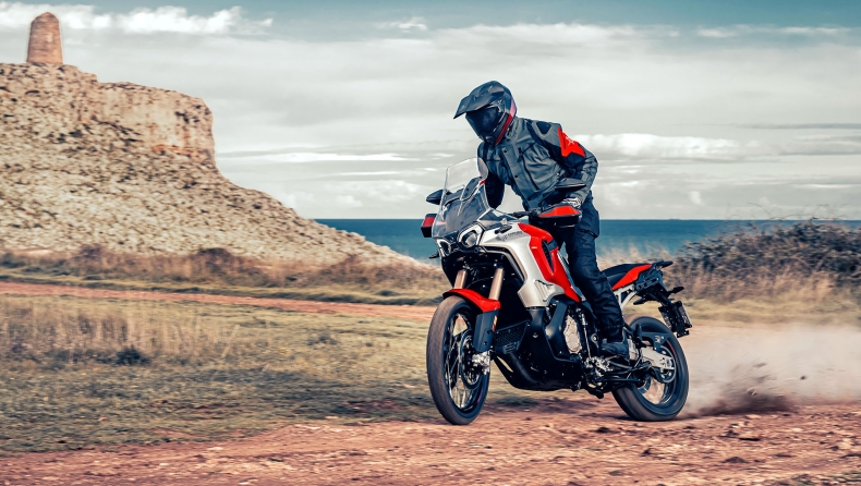 MV Agusta Enduro Veloce: Ένα LXP Orioli για το λαό (vid)