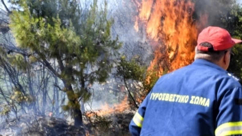 Φωτιά τώρα στην Τζιά: Μήνυμα του 112 στους κατοίκους