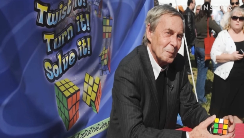 O εφευρέτης του κύβου του Rubik αποκάλυψε σε πόσο χρόνο μπορεί να λύσει το εμβληματικό παζλ (vid) 
