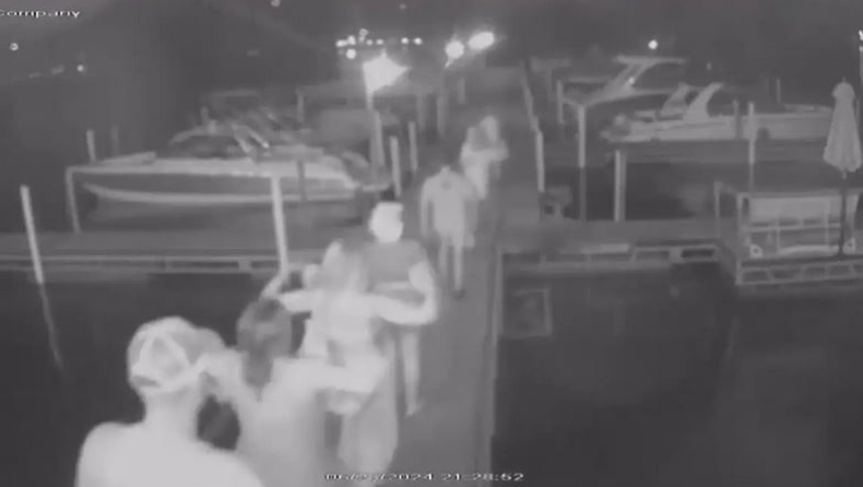 Ψευτόμαγκες πέταξαν σε λίμνη σερβιτόρα όταν τους ζήτησε να πληρώσουν τον λογαριασμό (vid)