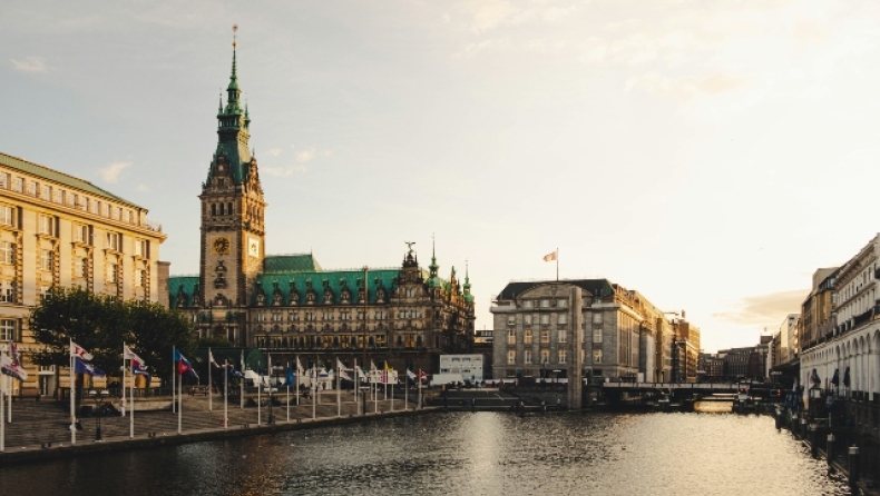 Γερμανία: Μνημείο αφιερωμένο στις ιερόδουλες του Αμβούργου οι οποίες υπέστησαν διώξεις από τους ναζί	