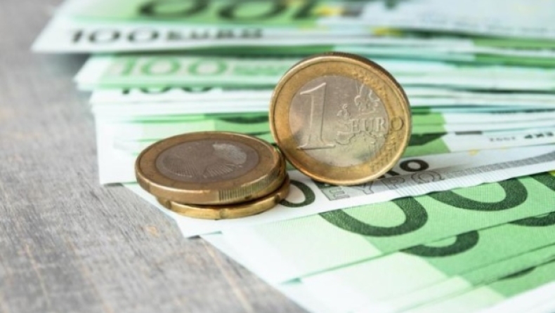 Με προπληρωμένη κάρτα το επίδομα ανεργίας: Μπόνους και λοταρίες για να κοπούν τα μετρητά