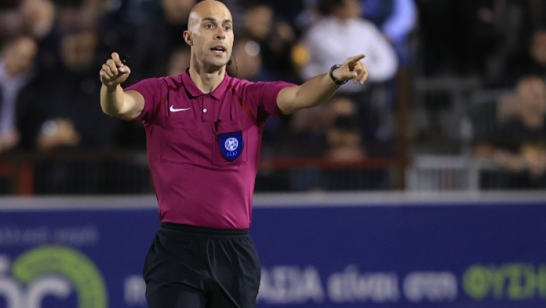 ΑΕΚ: «Ο Καρασαλίδης τραβάει τον Πιερό μέσα στην περιοχή, και πάλι διαιτητής και VAR δε βλέπουν παράβαση»