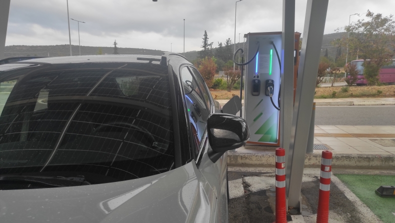 Ηλεκτρικό αυτοκίνητο: Πού μπορείς να φορτίζεις δωρεάν όλο το 24ωρο