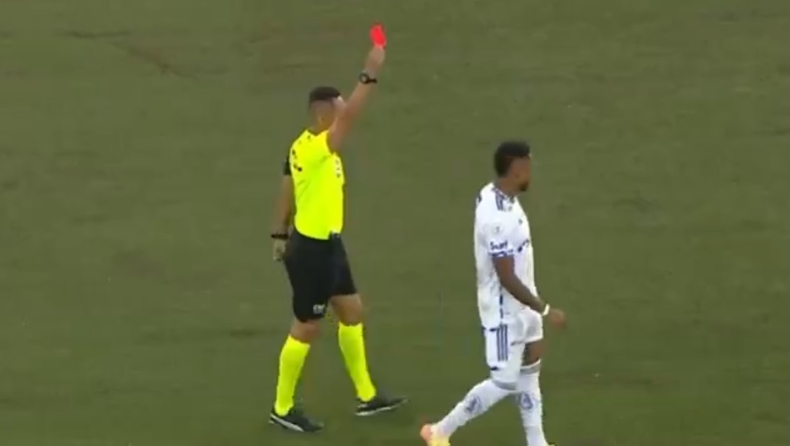 Απίθανο: Παίκτης της Κρουζέιρο αποβλήθηκε 3 δευτερόλεπτα μετά την σέντρα (vid)