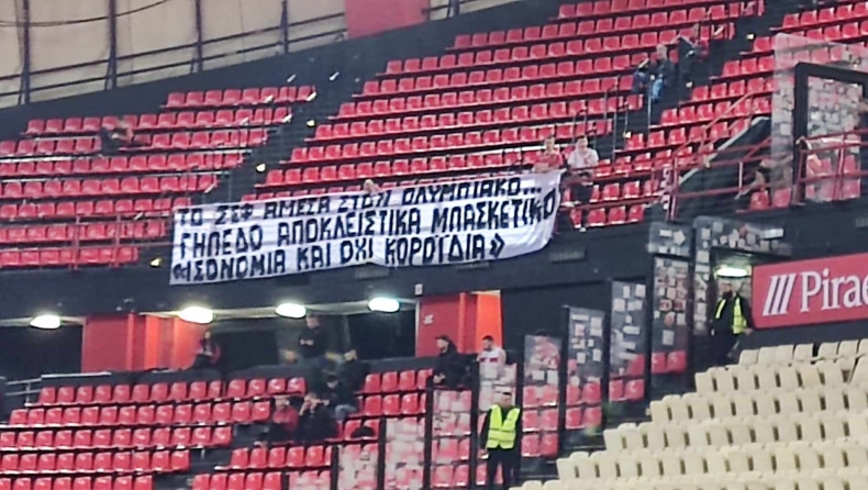 Πανό των φίλων του Ολυμπιακού για το ΣΕΦ: «Άμεσα στον Ολυμπιακό, γήπεδο αποκλειστικά μπασκετικό»