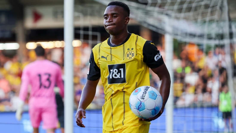 Σκάνδαλο στη Γερμανία με τον Μουκοκό: «Δεν είναι γεννημένος το 2004, αλλά το 2000»