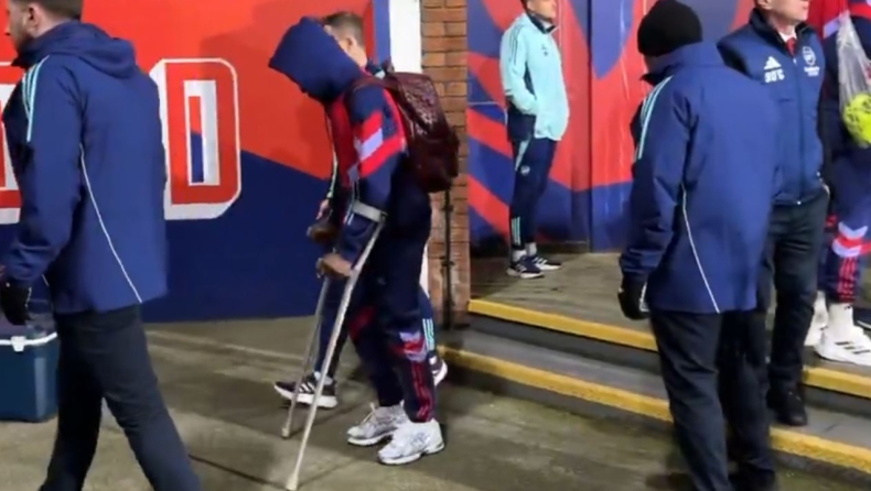 Άρσεναλ: Συναγερμός για τους Gunners αποχώρησε με πατερίτσες ο Σάκα