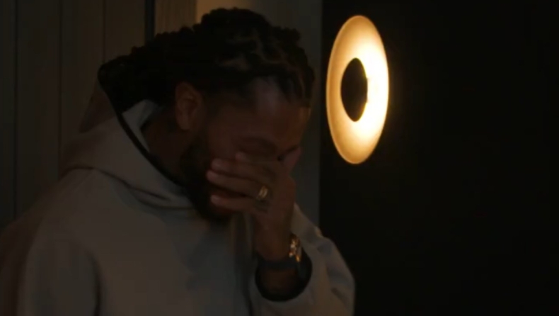 ΝΒΑ: Η στιγμή που ο Ρόουζ έμαθε ότι οι Μπουλς θα αποσύρουν τη φανέλα του (vid)