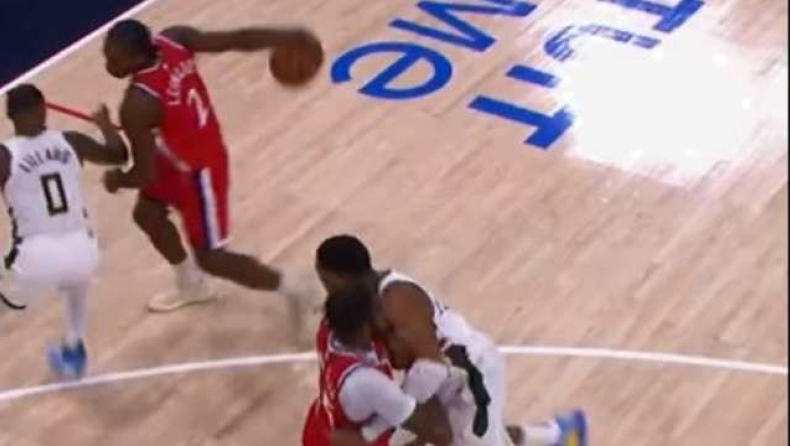 Λέοναρντ: Η μαγική ντρίμπλά πίσω από την πλάτη κόντρα στους Μπακς (vid)