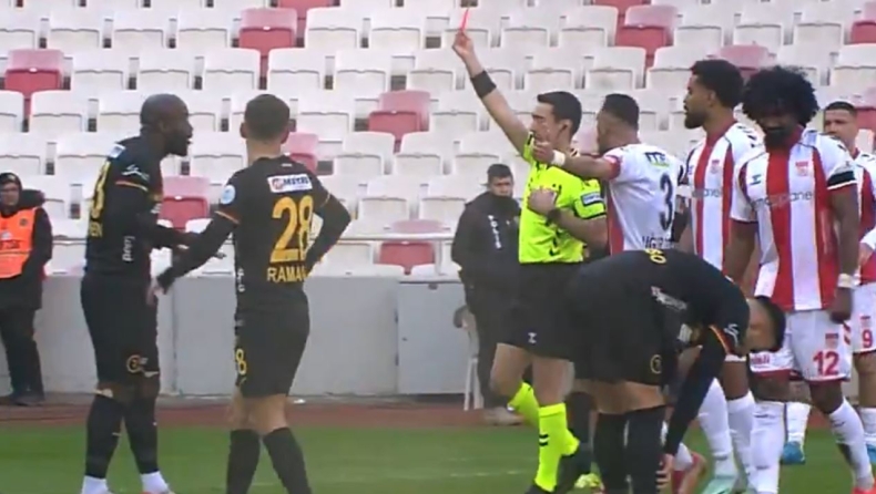 Τουρκία: Ο επιθετικός της Καϊσέρισπορ έριξε... χαστούκι σε συμπαίκτη του και αποβλήθηκε (vid)