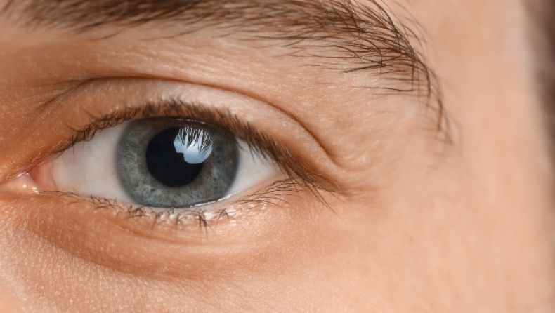 Μόνιμη αλλαγή στο χρώμα των ματιών: Τι είναι ο κερατοχρωματισμός και γιατί γίνεται ολοένα και πιο δημοφιλής