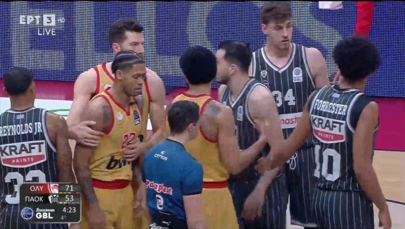 Ολυμπιακός - ΠΑΟΚ: Μικρό επεισόδιο ανάμεσα στον Ντόρσεϊ και τον Κατσίβελη (vid)