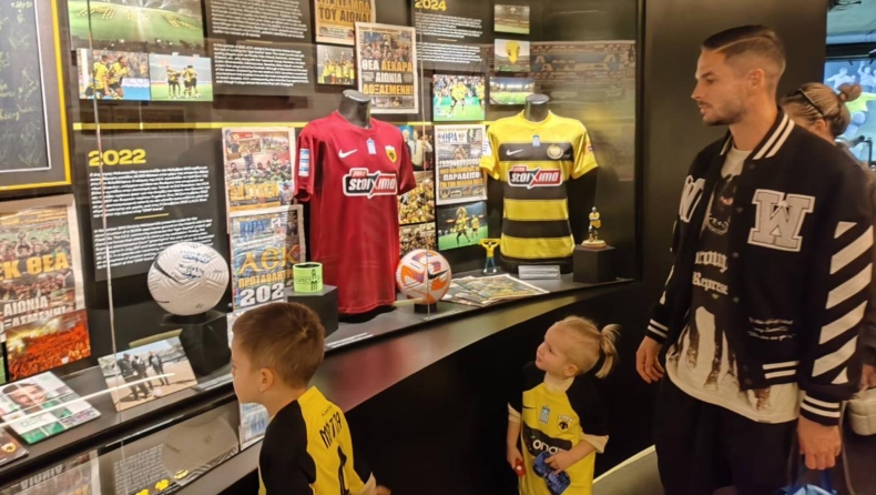 ΑΕΚ:  Ο Γκατσίνοβιτς επισκέφθηκε το μουσείο της «Ένωσης» με τους γιους του