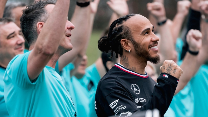 F1 - To τελευταίο δώρο του Χάμιλτον στους εργαζόμενους της Mercedes