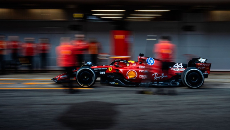 F1: Ο Χάμιλτον επιστρέφει στις δοκιμές με τη Ferrari στη Βαρκελώνη