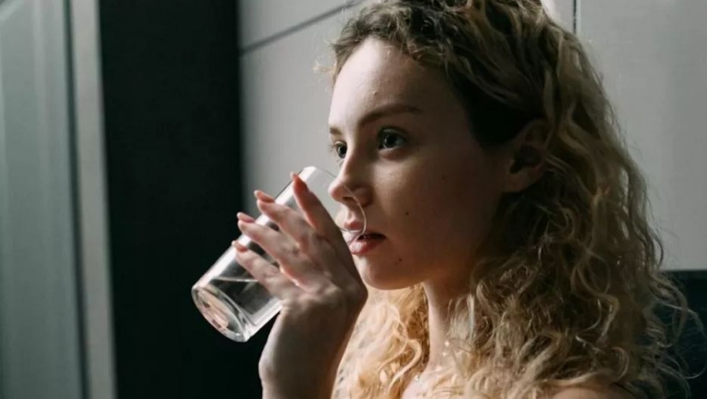 Να τι θα συμβεί εάν πίνεις νερό με αλάτι για δύο εβδομάδες