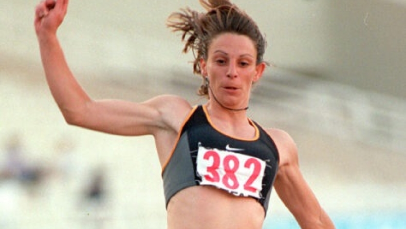 Η Ελένη Καραμπεσίνη