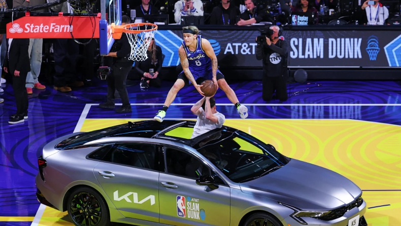 NBA All-Star Game: Ποιο είναι το αυτοκίνητο πάνω από το οποίο πέταξε ο ΜακΚλάνγκ (vid)