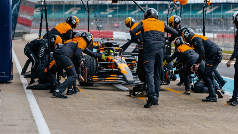 F1 - Με ποιο πασίγνωστο ελληνικό φαγητό γιόρτασαν στη McLaren το νέο τους μονοθέσιο