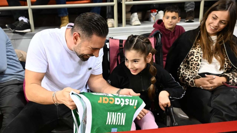 Παναθηναϊκός: Με πρωτοβουλία Γιαννακόπουλου η μικρή Μαρία πήρε δώρο υπογεγραμμένη μπλούζα Ναν