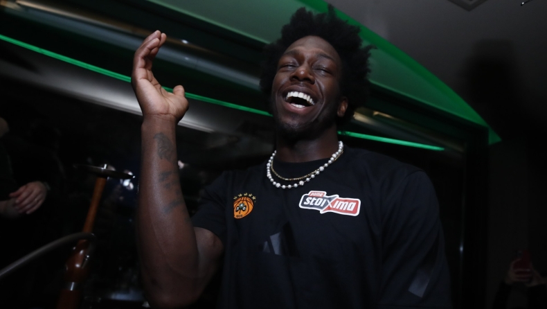 Παναθηναϊκός: Τρομερός Κεντρικ Ναν τραγουδάει Πέγκυ Ζήνα και 